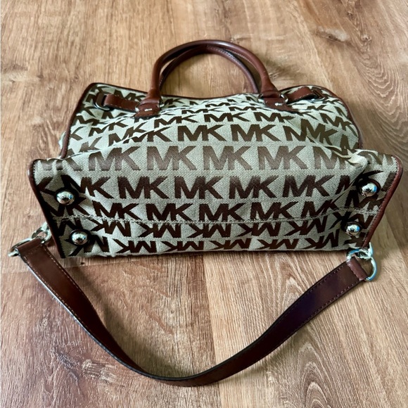 Michael Kors Hamilton Satchel MK Logo Bag With Lock and key Chain Strap - Picture 3 of 9